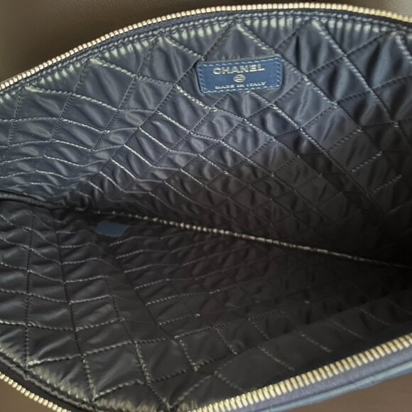 CHANEL Large O Case Clutch Laptop Portfolio in Blue Lambskin - Picture 13 of 15